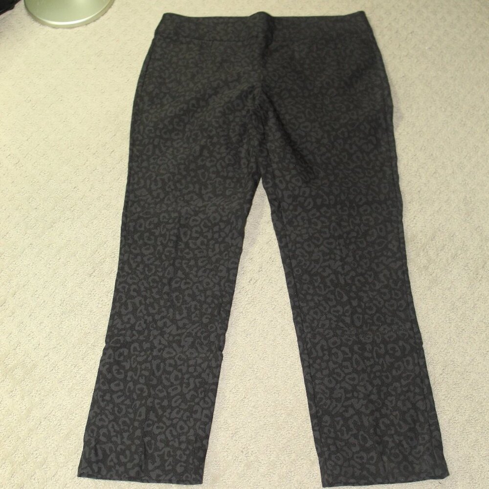 Croft & Barrow Women's Size 4R Black Tone on Tone Animal Print Pants